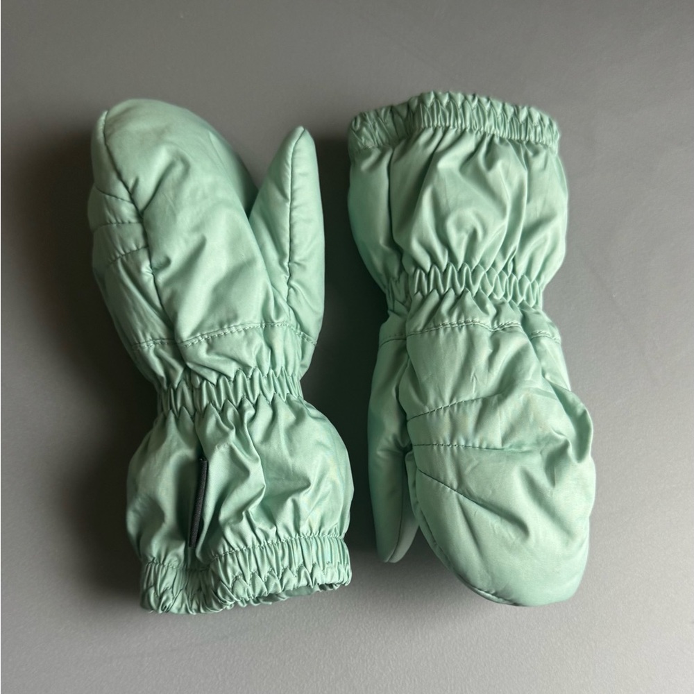 COPY - Patagonia baby mittens. Color fire. NWT! 6-12m